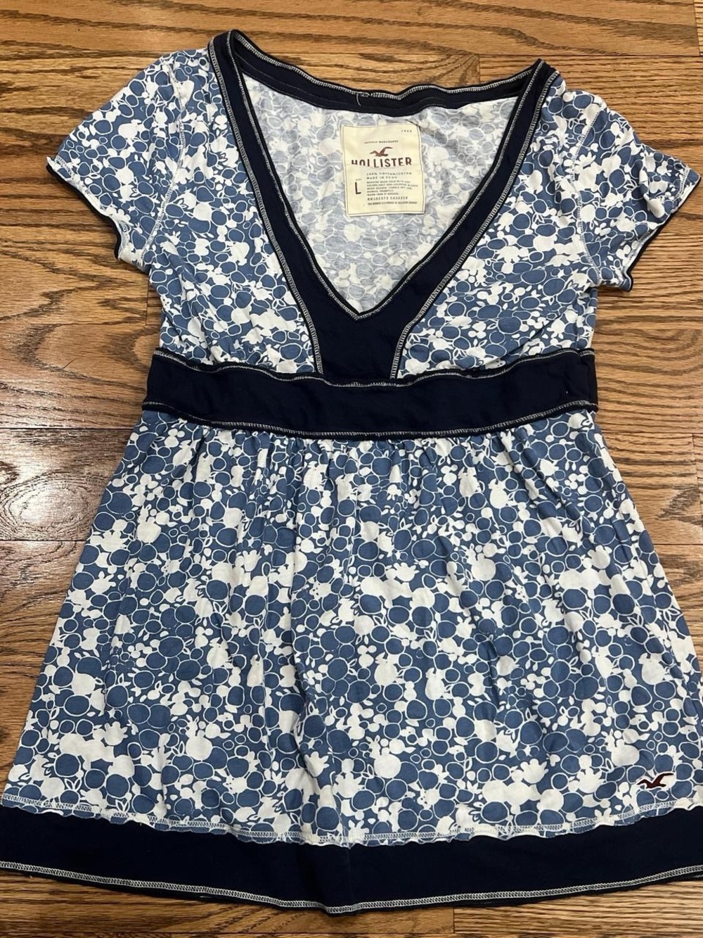 Vintage Hollister Navy Blue and White Empire Waist V-Neck Babydoll Top